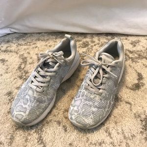 Nike Air Max - baby blue snakeskin print